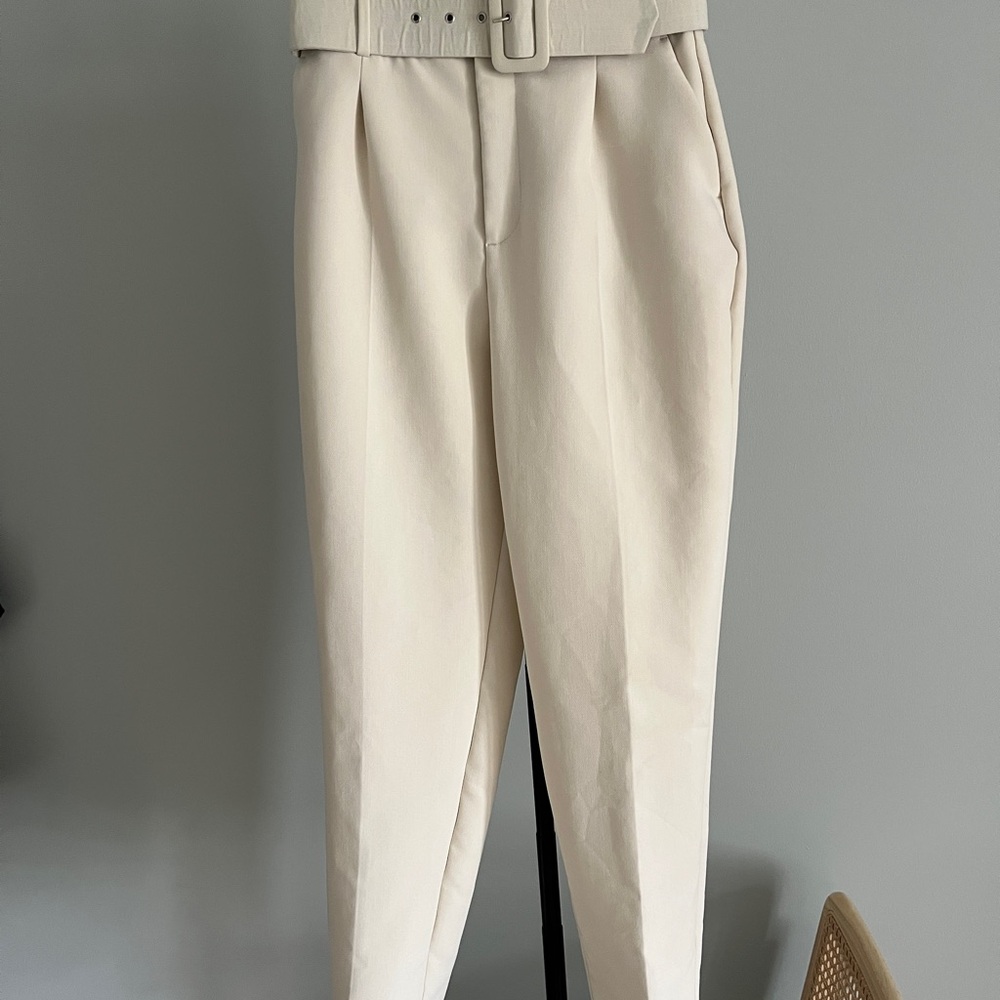 Zara Belted Cream/Beige Pleated Trousers (Size Small)